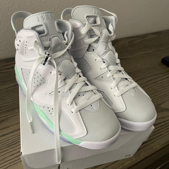 Women’s air Jordan 6 retro size 8 - Picture 2 of 4